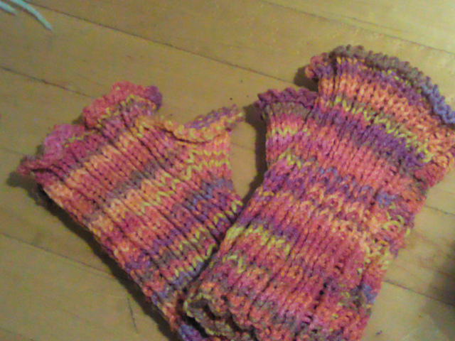 Melonberry Curly Mits