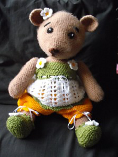 Lazy Maisie Heirloom teddy Bear