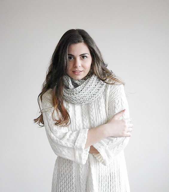 Beehive infinity scarf