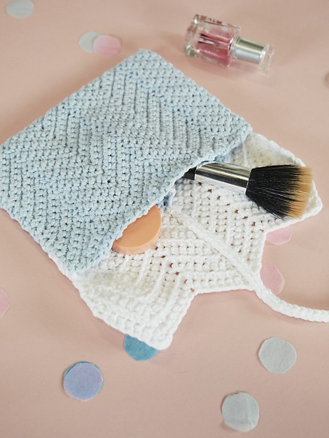 Snowy Mountain Clutch
