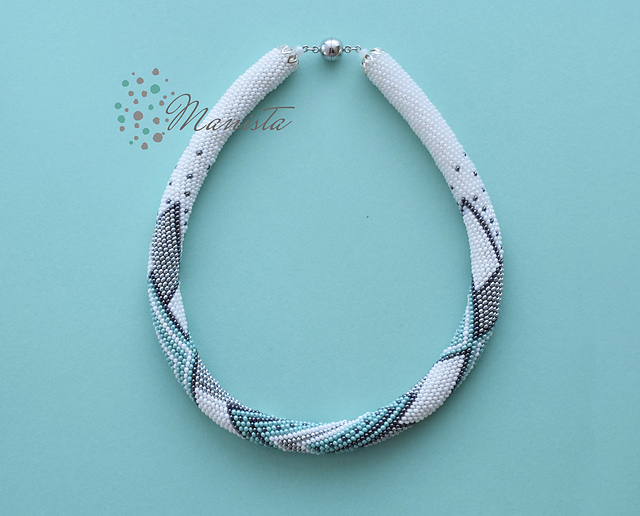 Saya crochet necklace