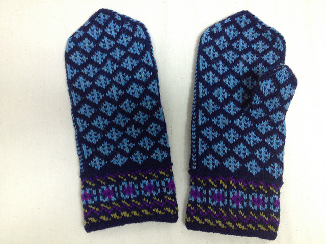 Baltic Cross Mittens