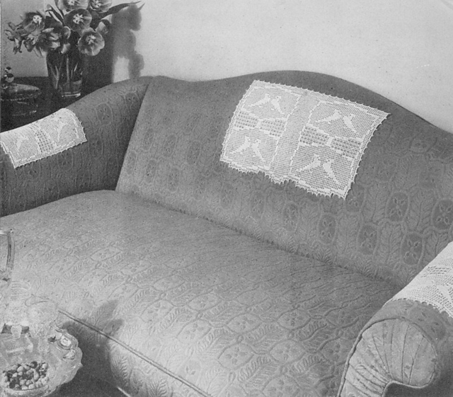 4609 Love Birds for a Love Seat