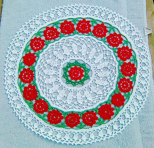 Christmas Floral Round