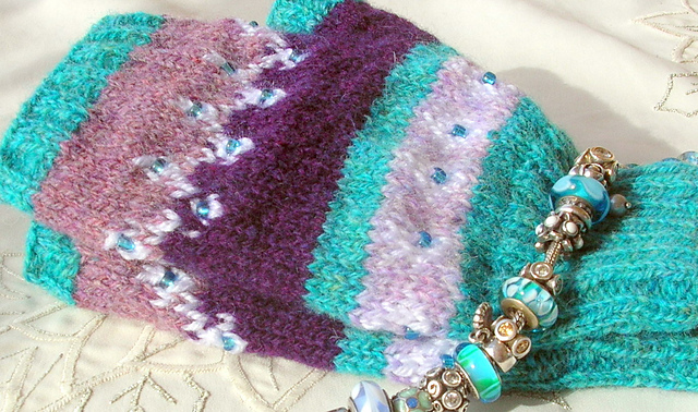 Aurora Haze Mitts