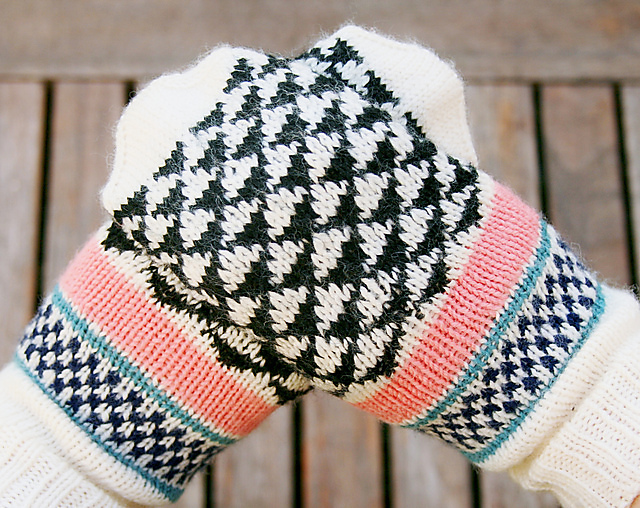 Mittens inspired by Tsumori Chisato s/s 2011