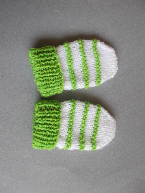 Garter Stitch Ridge Baby Mittens