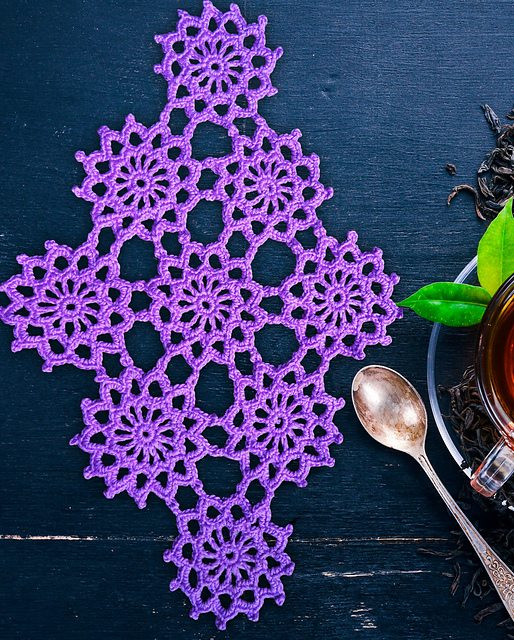 flowers doily runner