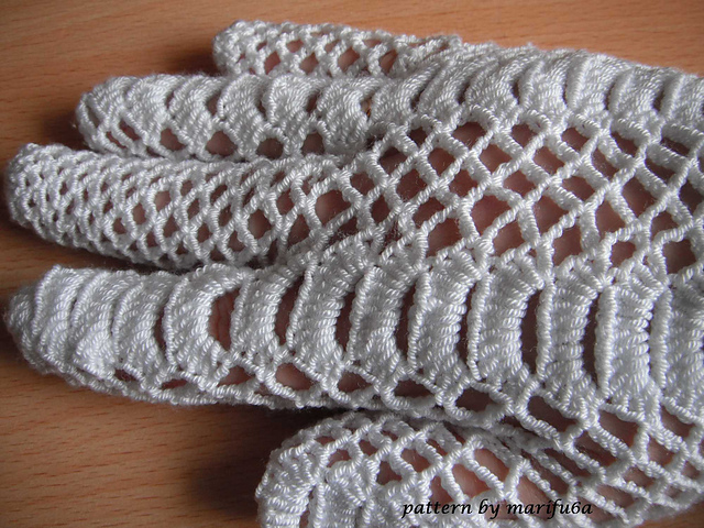 Lace gloves
