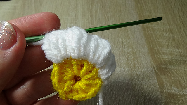 crochet flowers blanket and pillow
