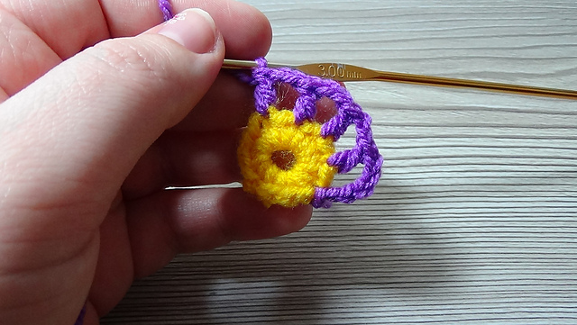 3D flower motif