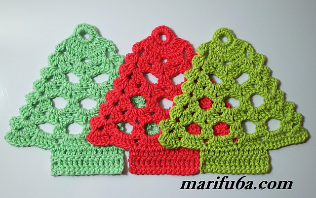 Christmas tree doily
