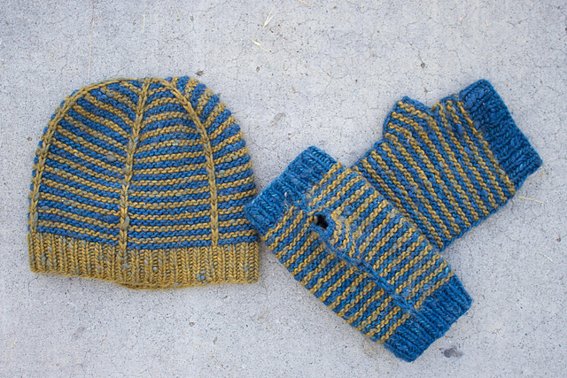 Ruby Crest Hat and Mitts