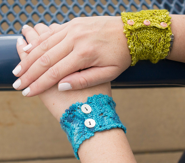 Horseshoe Lace Cuff