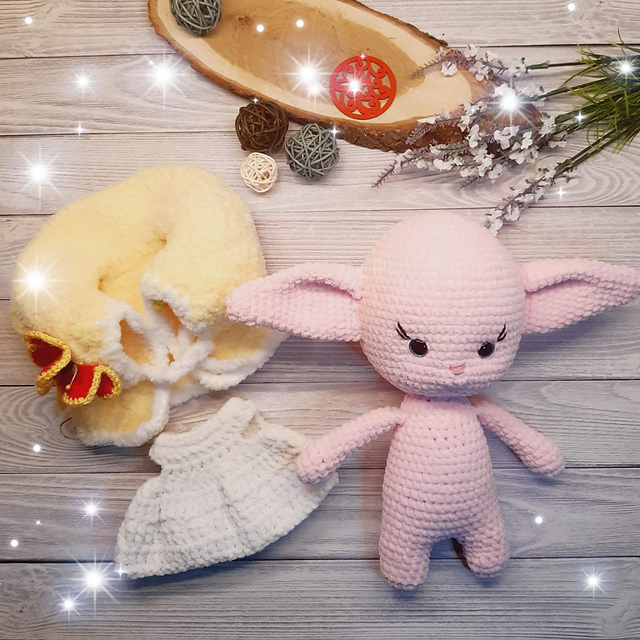 Baby Alien toy and dress and fur coat