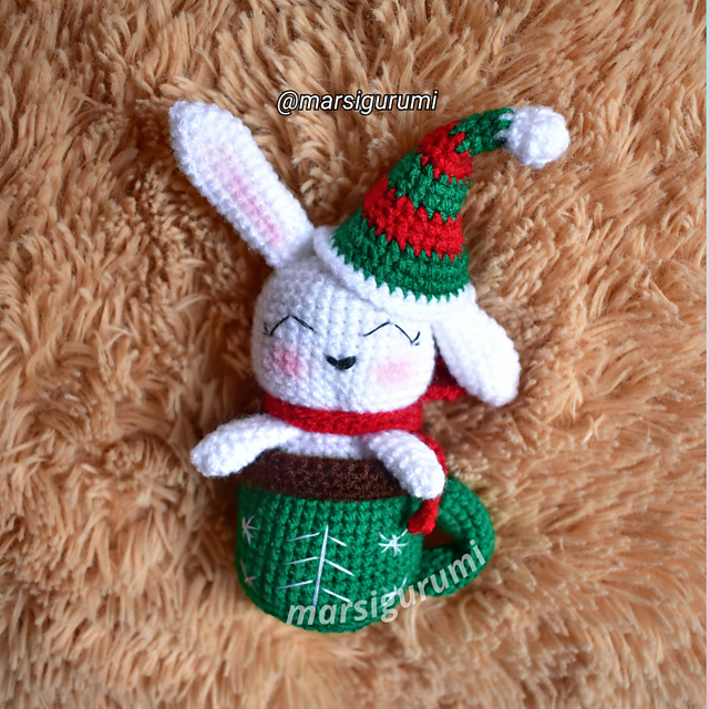 Christmas bunny amigurumi