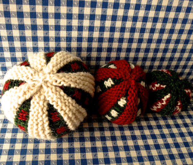 Amusing Knitted Balls -- Mostly Garter Stitch
