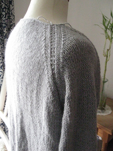 # 21 Raglanzipfeljacke mit Lochmuster