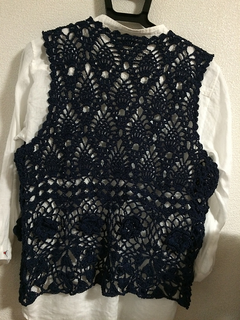 4 Flower Motif Vest