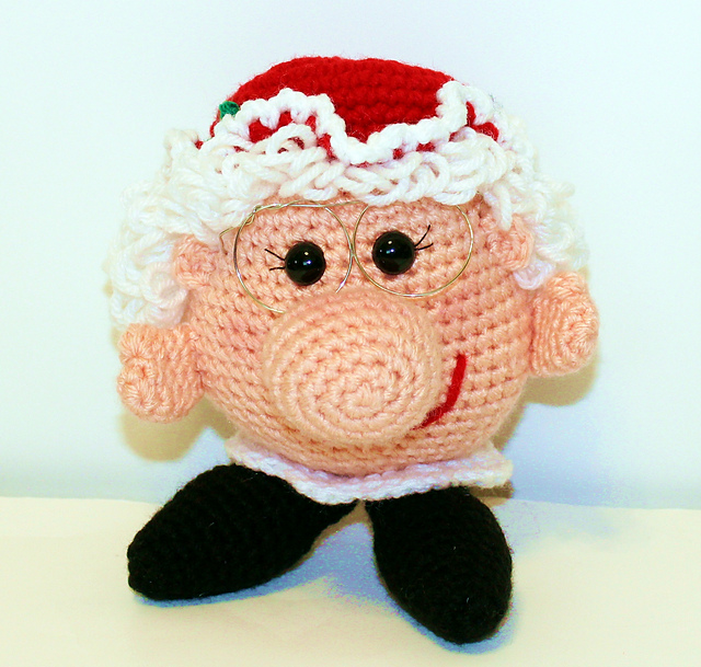Mrs. Claus Noggin Pal Amigurumi
