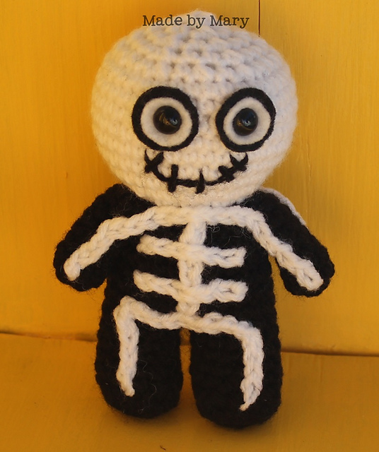 Skeleton Mini Spook Amigurumi