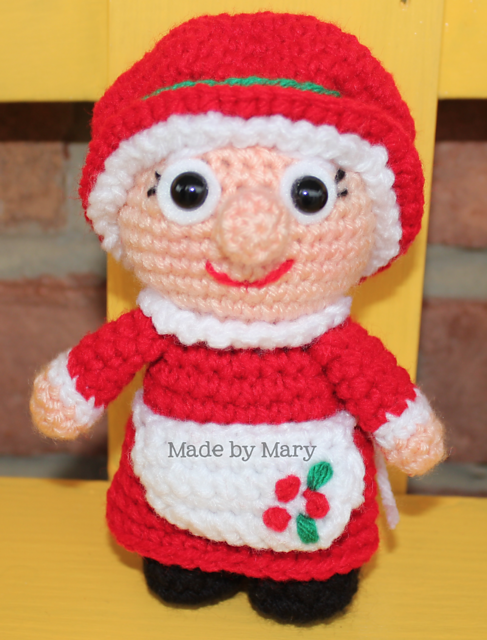 Mrs. Claus Christmas Mini Amigurumi