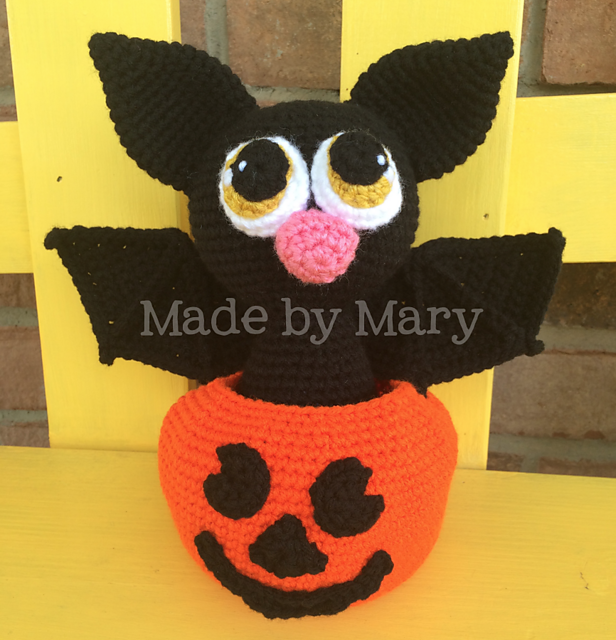 Bat in Pumpkin Amigurumi