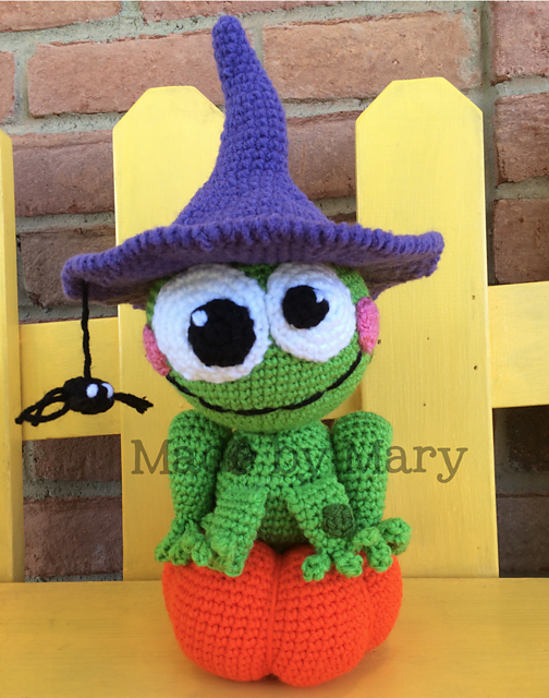 Frog on a Pumpkin Amigurumi