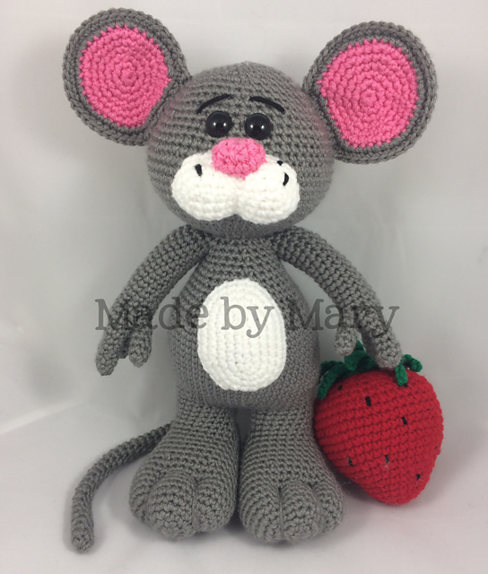 Mouse with Strawberry Amigurumi