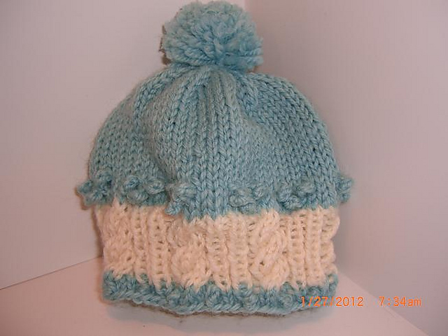 Preemie Cable & Bobble Hat