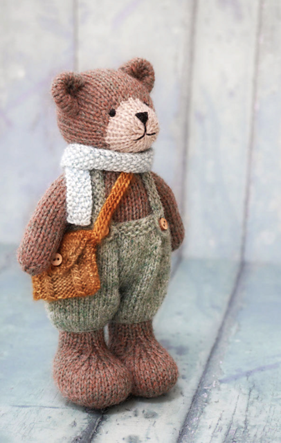 Ravelry: Tearoom Messenger Bag pattern by Susan Hickson