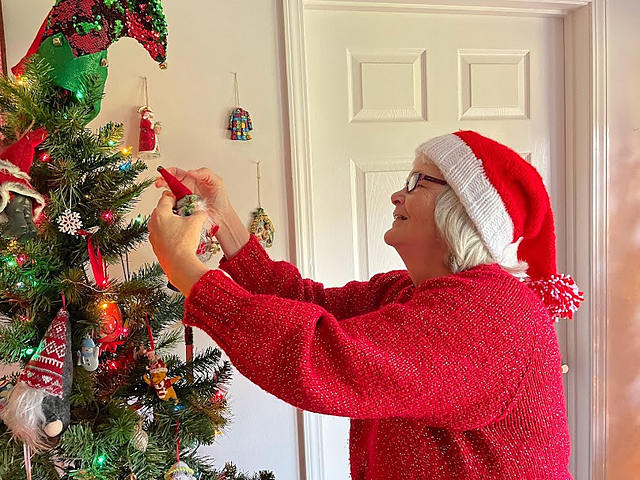 Pozo Easy Knitted Santa Hat