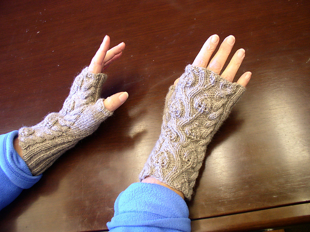Trailing Vines Mitts