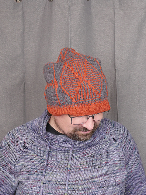 Tie hat