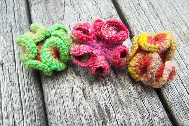 Simple Hyperbolic Flowers