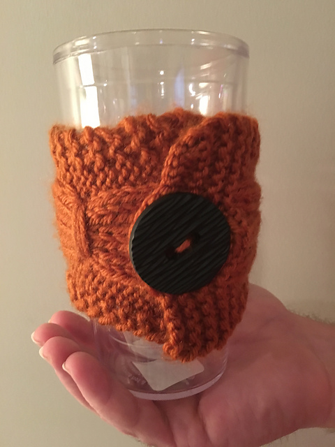 Buttoned Cable Mug Cozy II