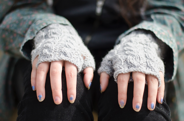 Cabled Fingerless Mitts