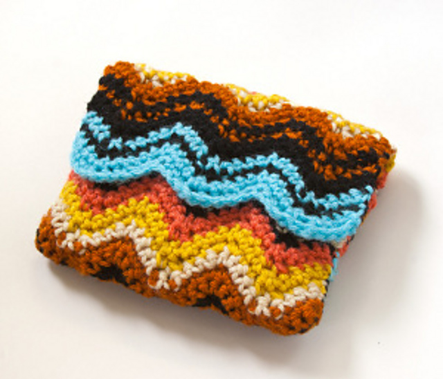 Piquant Ripple Clutch