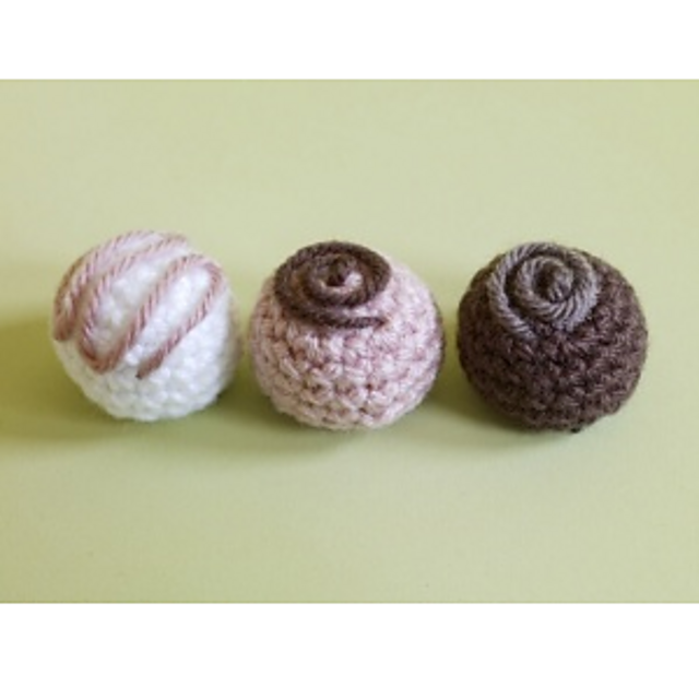 Amigurumi Bon-Bon Magnets