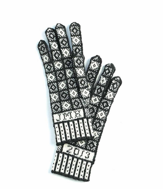 Sanquhar Gloves in the Drum Pattern