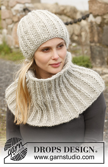 0-952 Winter Charm Neck Warmer