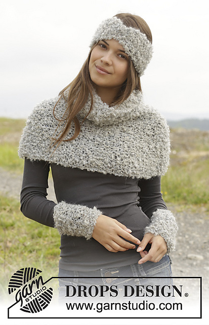 0-1034c Wrist Warmers in garter stitch