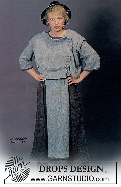 1-22 a Skirt with large pockets