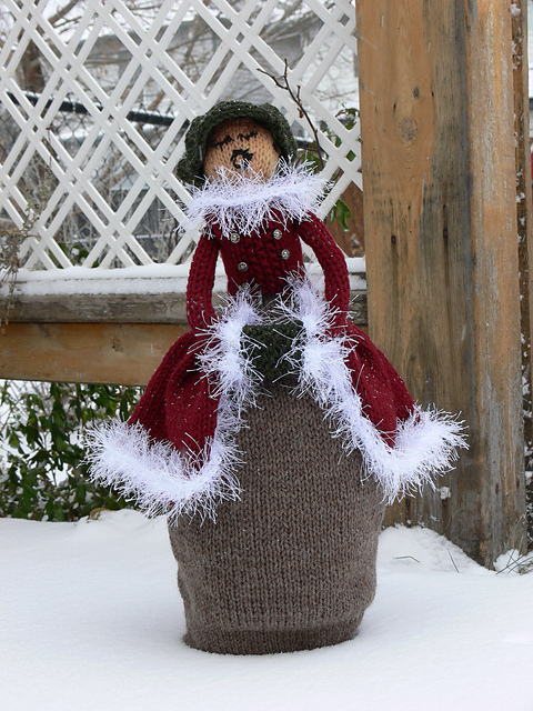 Christmas Caroler: Lady Beatrice