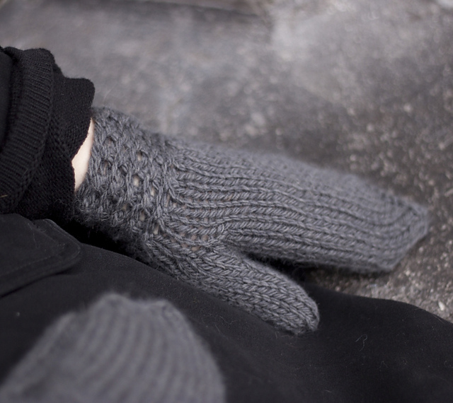 Grand Place Mitts