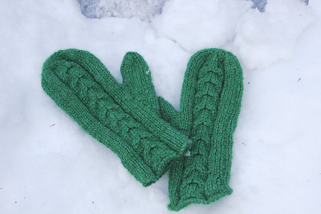 Cabled Mittens