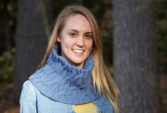 Ariosa Reversible Ribbed Cowl