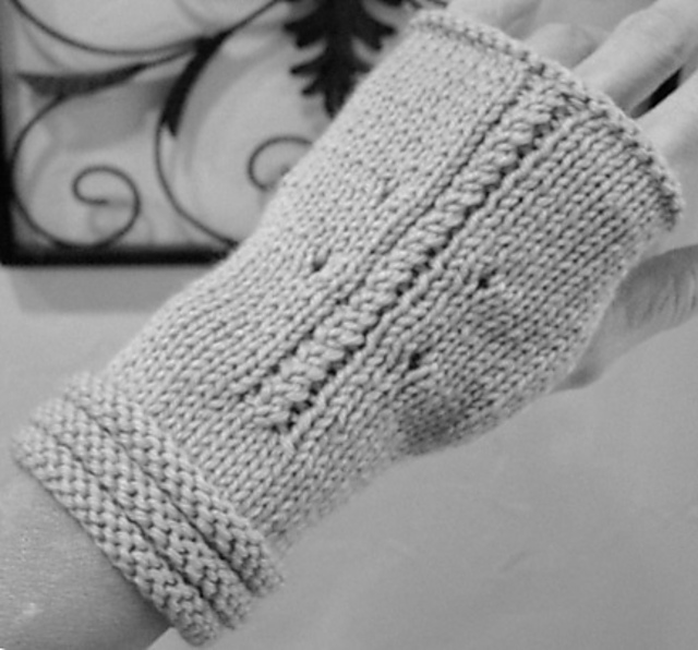 Little Cable Mitts