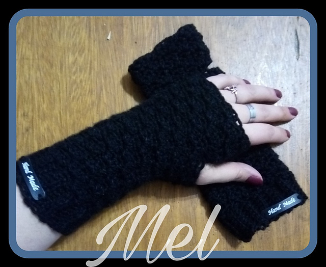 Shells Fingerless Gloves