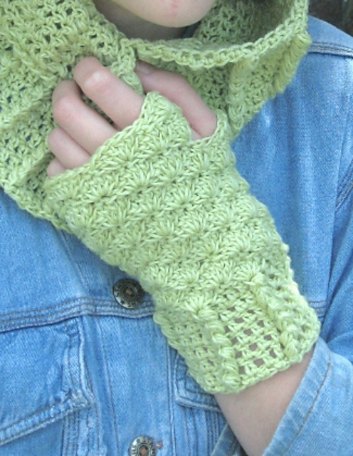 Acacia Fingerless Mittens
